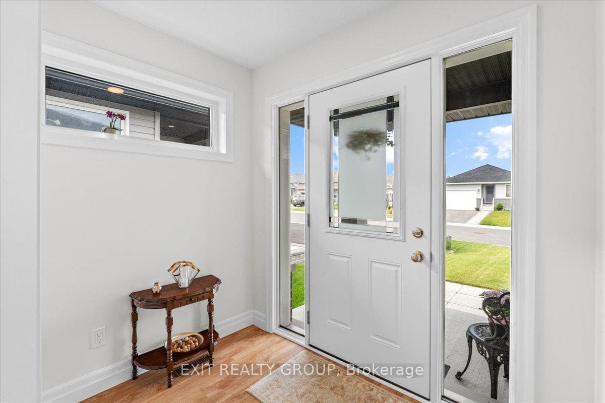 15 Caleb Crescent photo 3