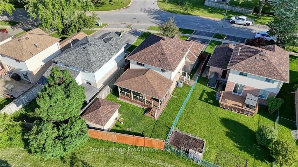 134 GRENADIER Drive photo 4