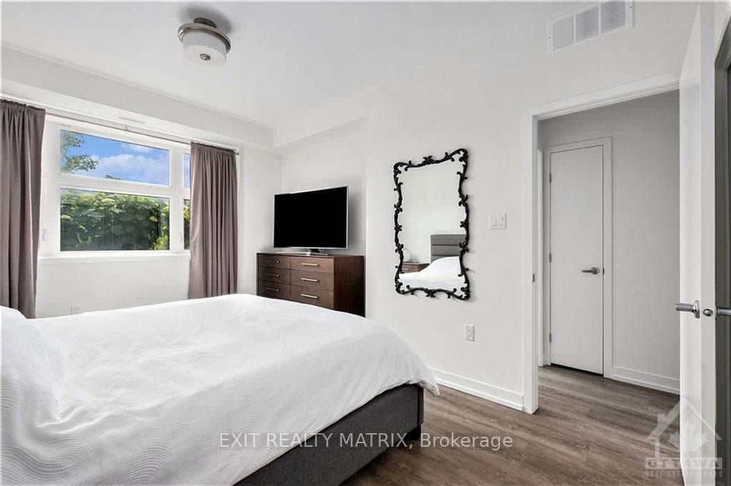 213 CITIPLACE Drive Unit B photo 14