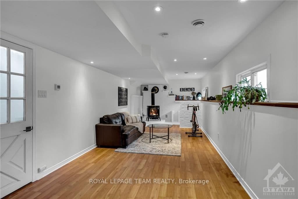 1671 8TH LINE Road photo 22