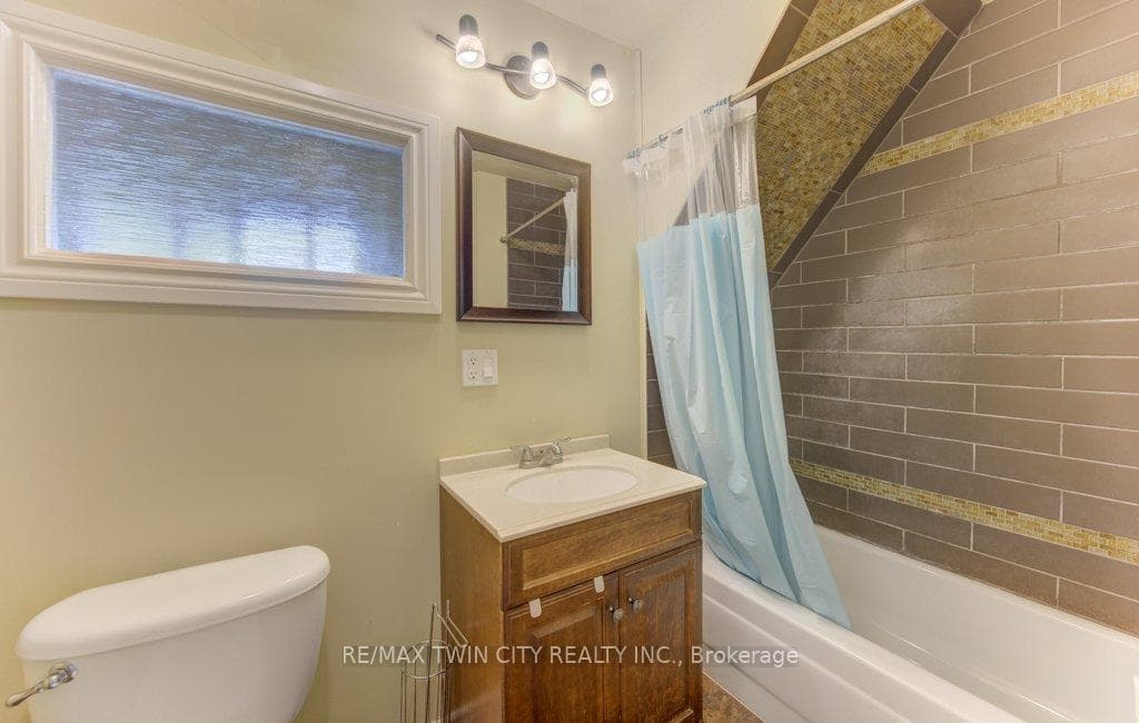 Main Bathroom - 4 pc - 2nd floor