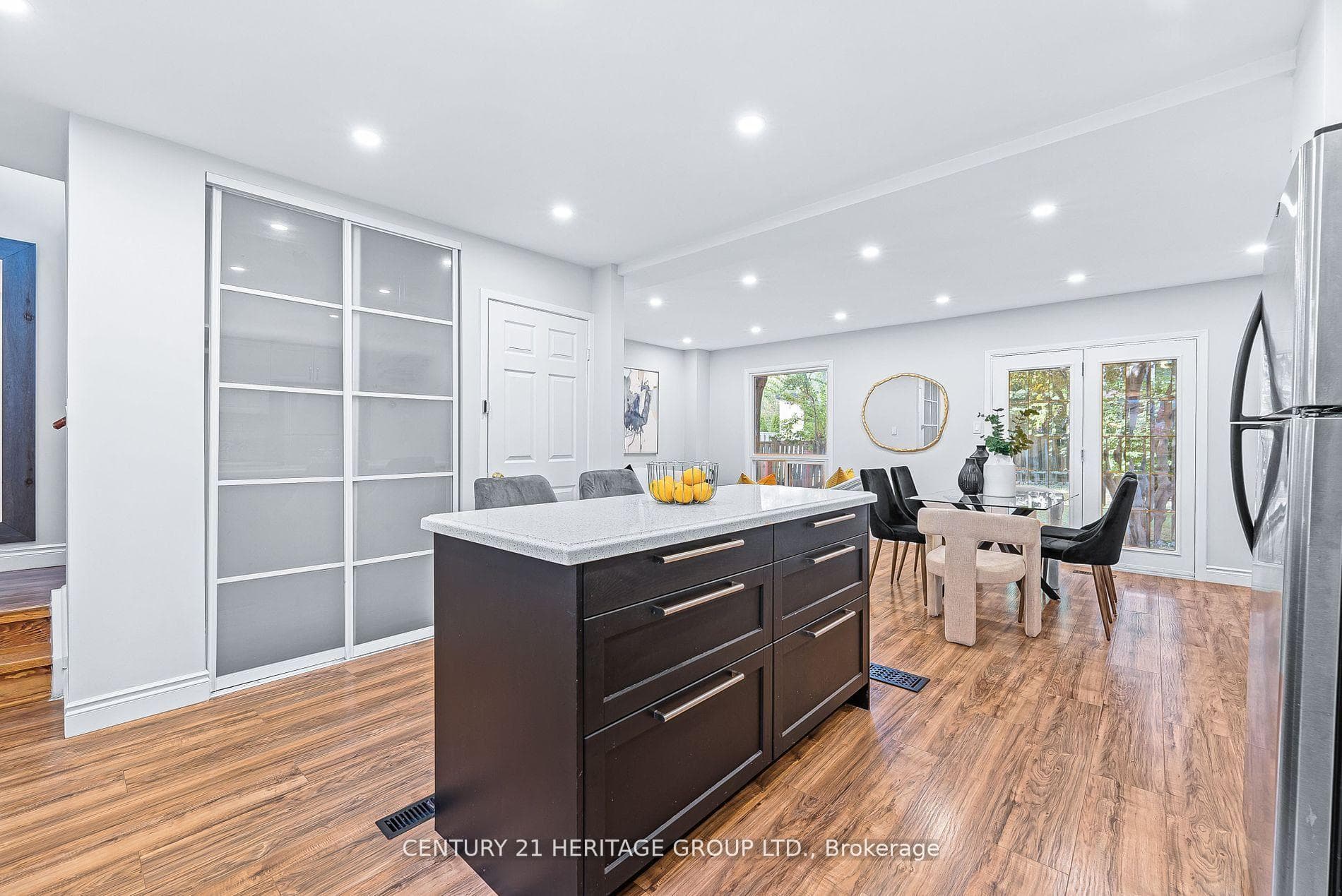 24 Gray Crescent photo 6