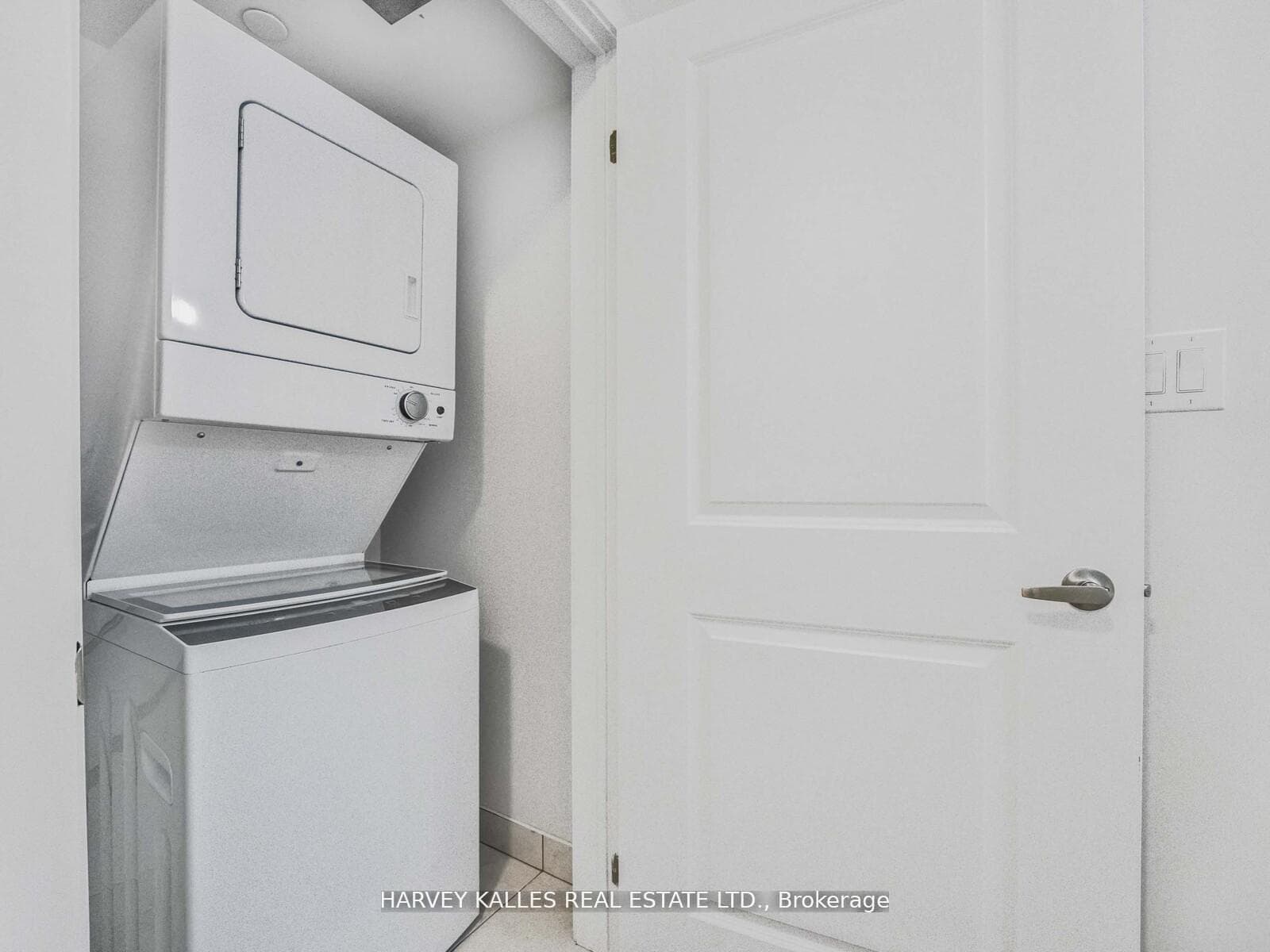 1460 Whites Road Unit 404 photo 21