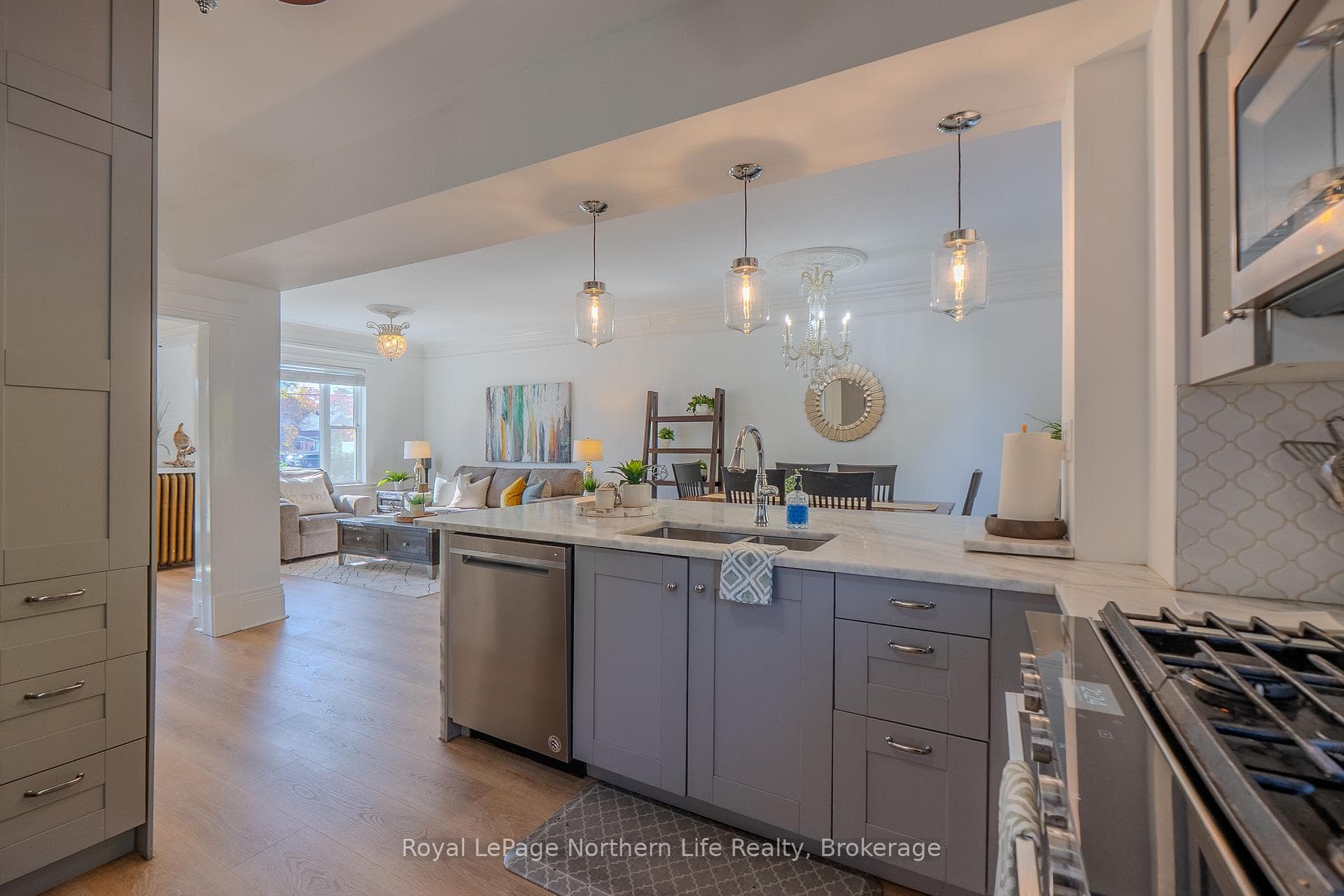 712 Jane Street photo 15
