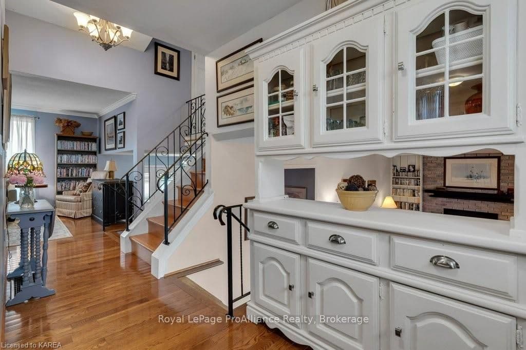 834 SANDRINGHAM Place photo 14