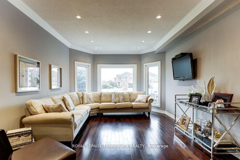 107 Thornbrook Court photo 5