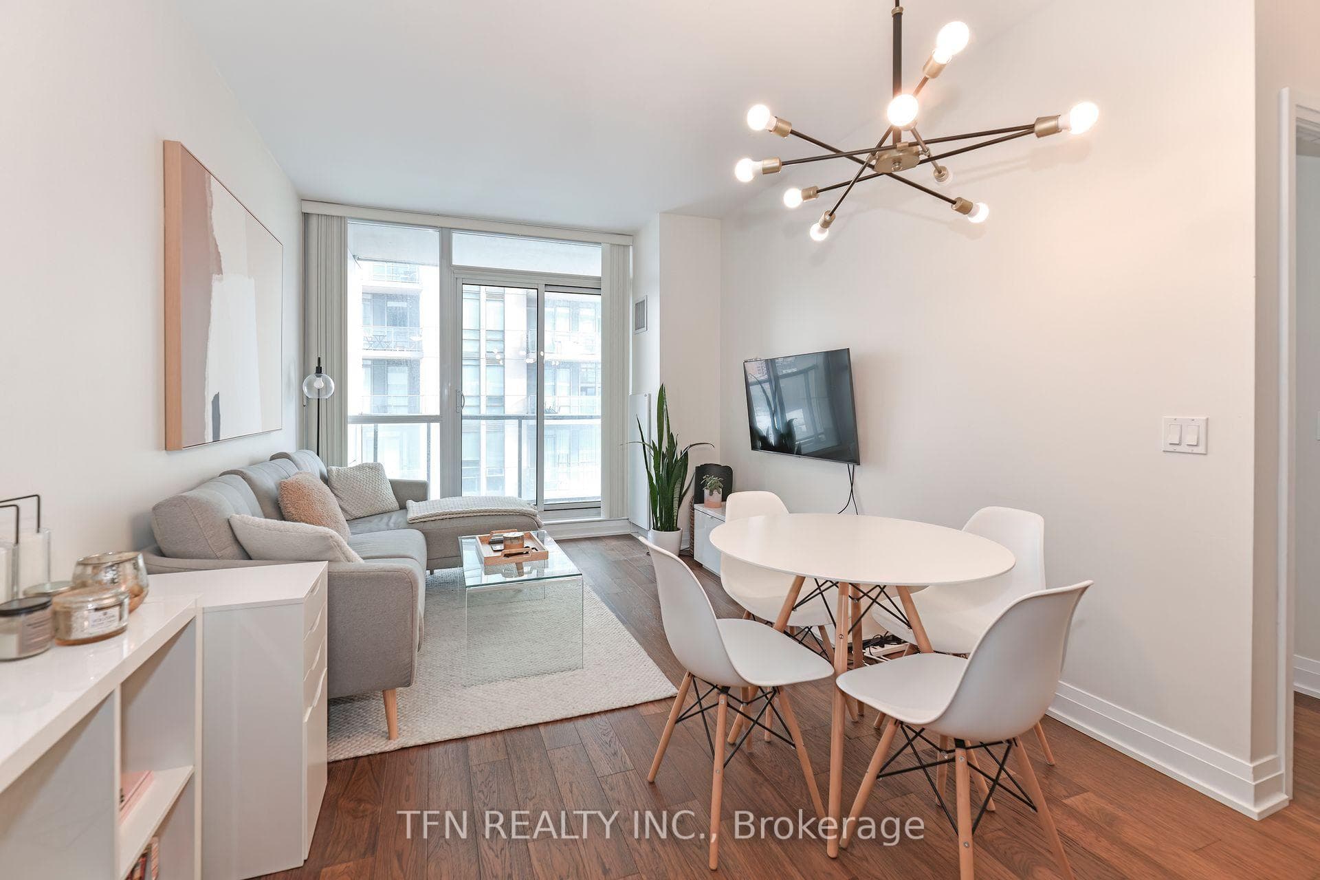 530 St Clair Avenue Unit 1605 photo 5