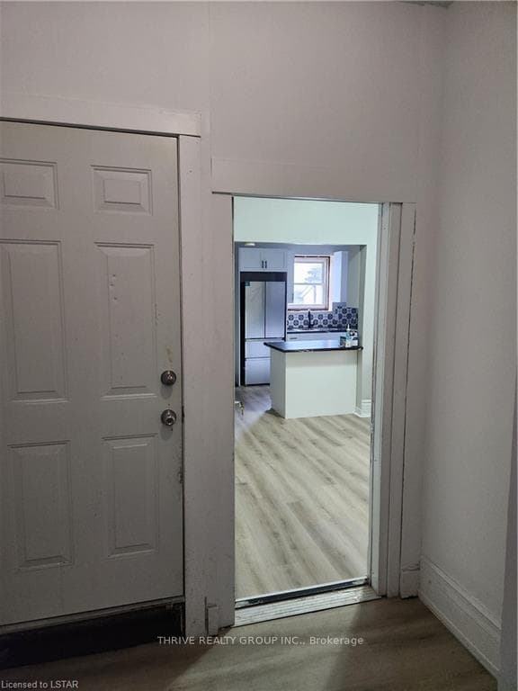 261 CLARENCE Street Unit MAIN photo 3