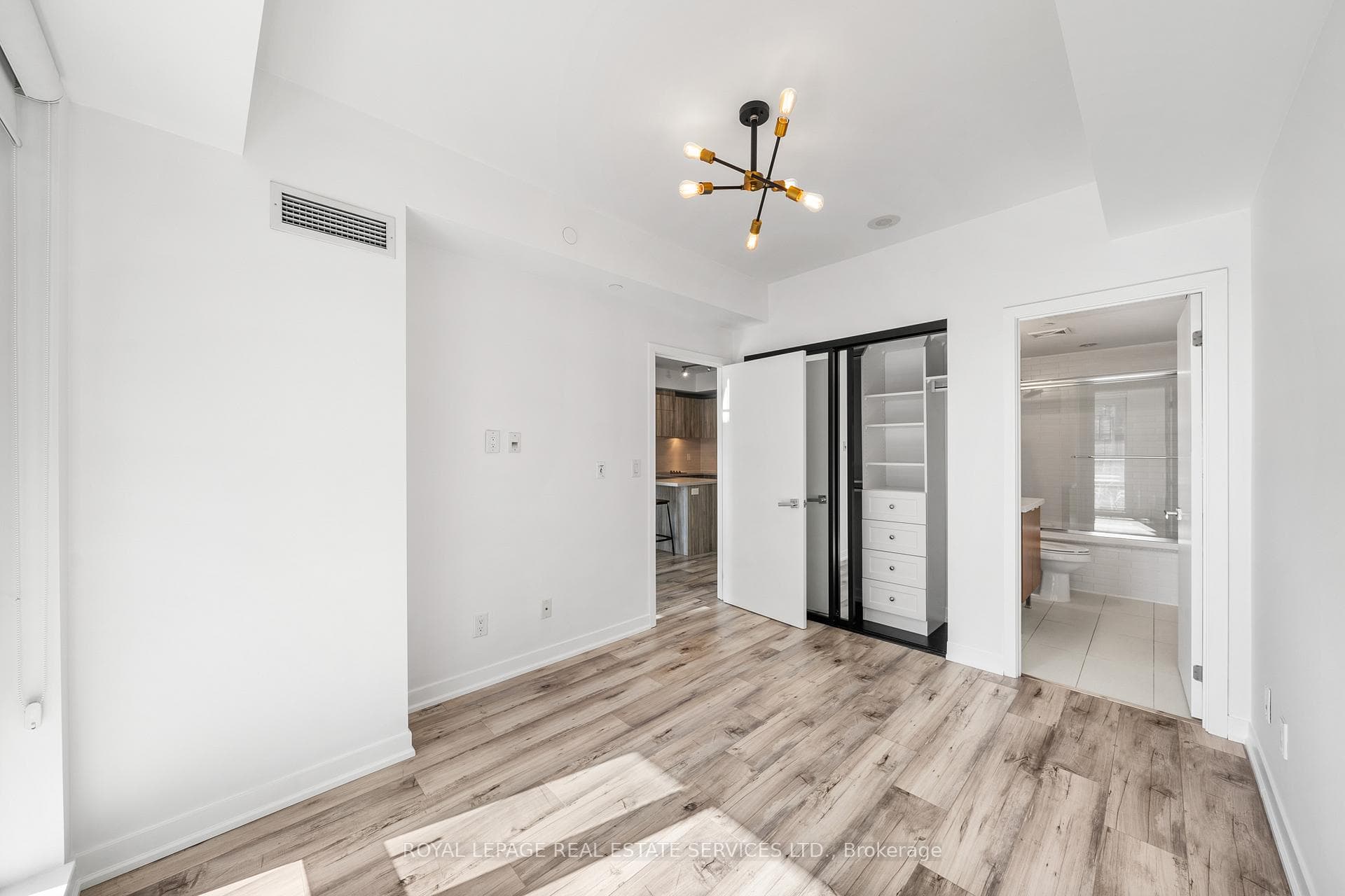 21 Widmer Street Unit 1601 photo 13