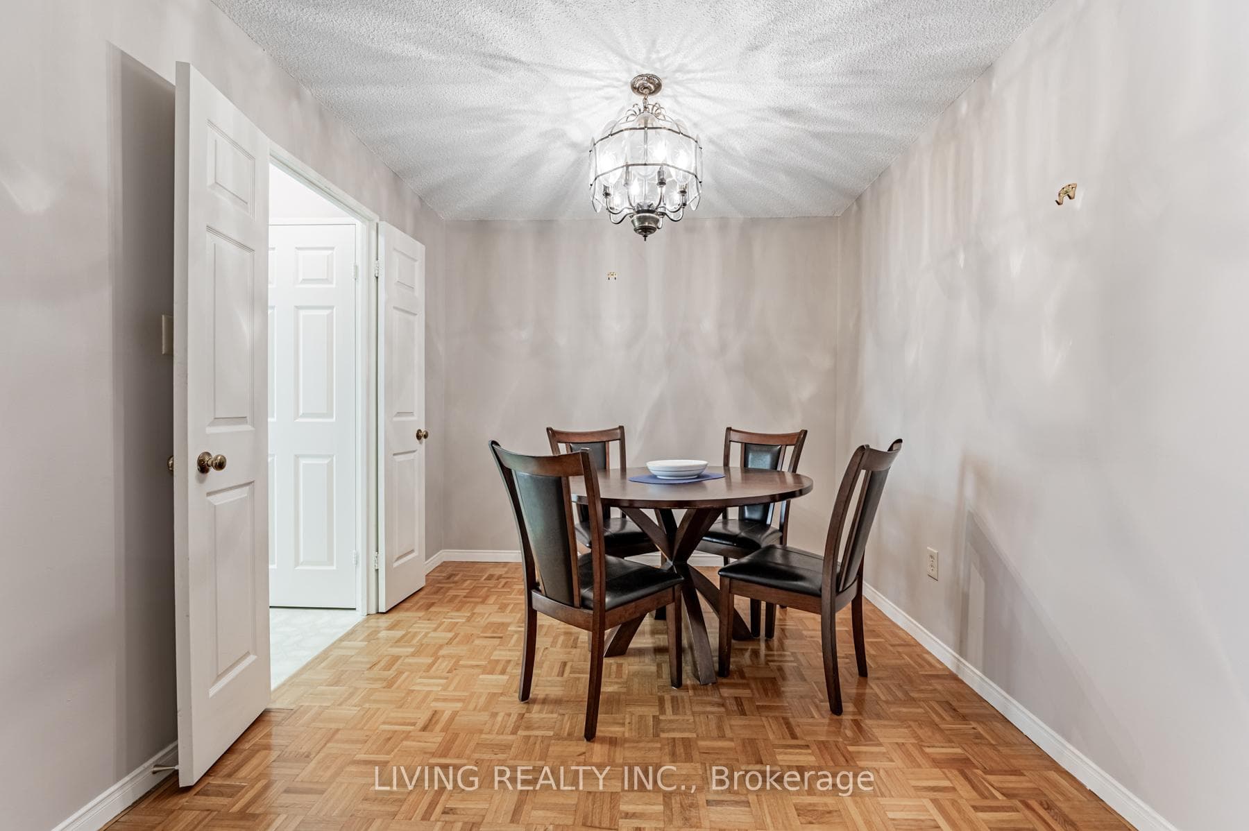 280 Simcoe Street Unit 308 photo 5