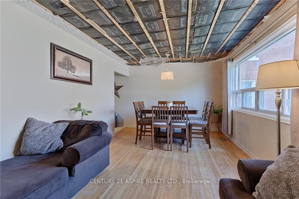 350 MILLER Street photo 14