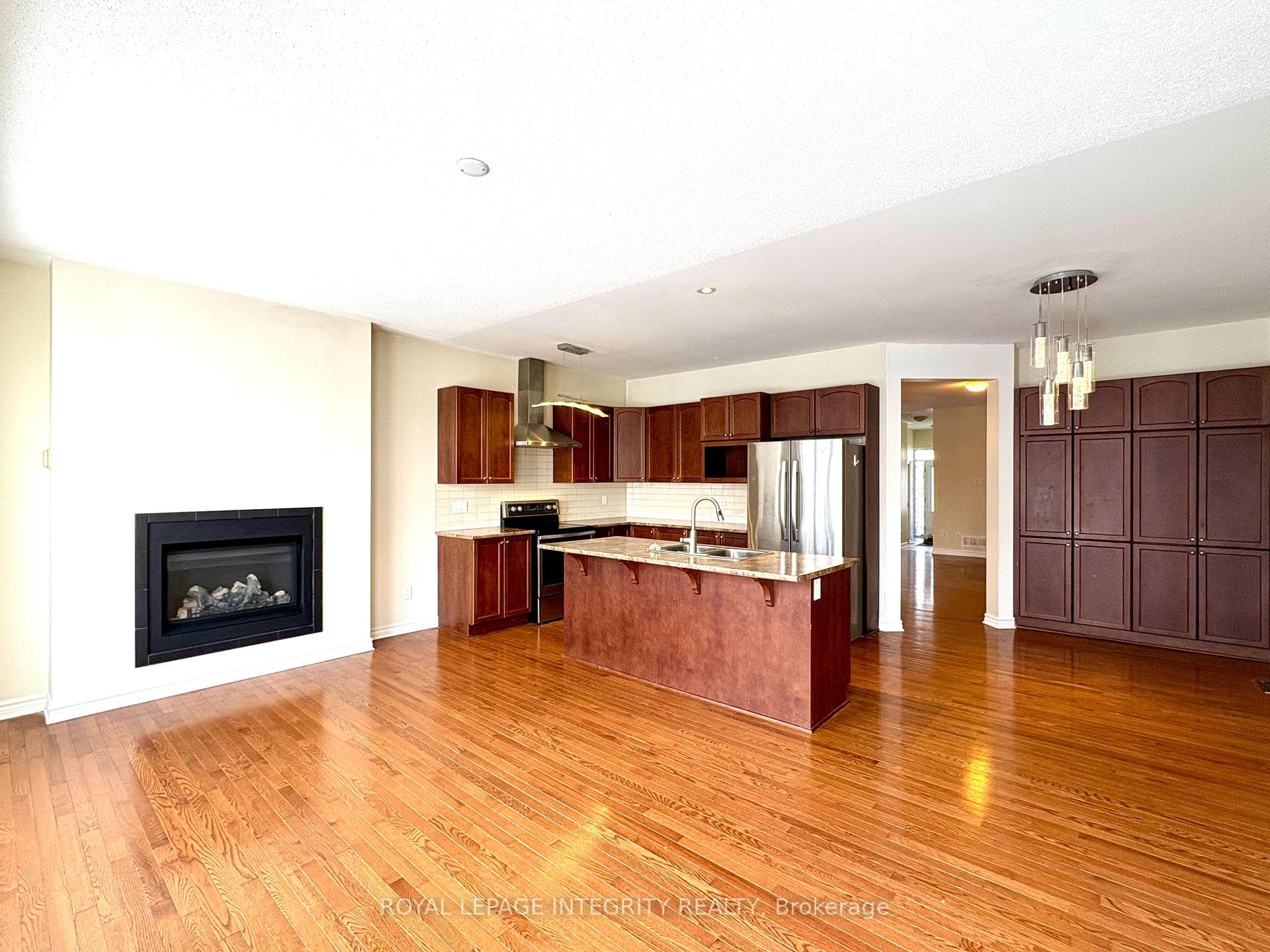 154 Highbury Park Drive photo 4
