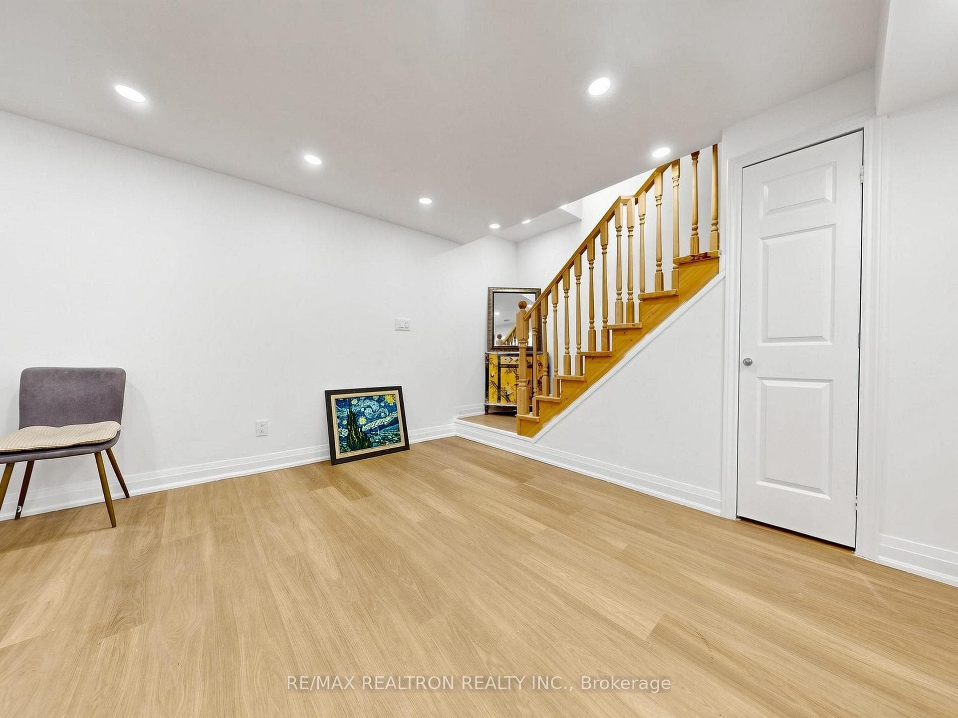 4 Lyons Lane photo 36