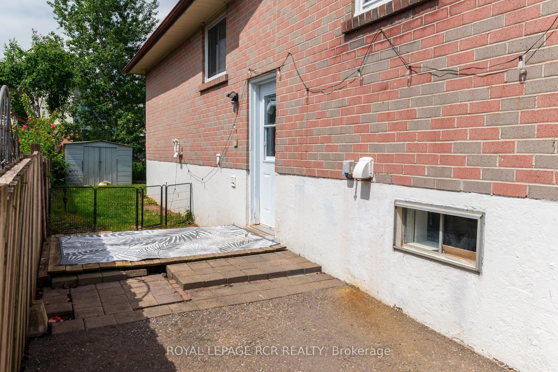 66 Burbank Crescent photo 5