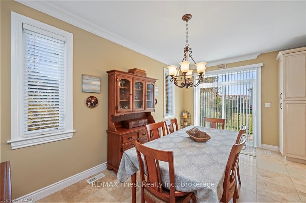 8 BURLEIGH Court photo 15