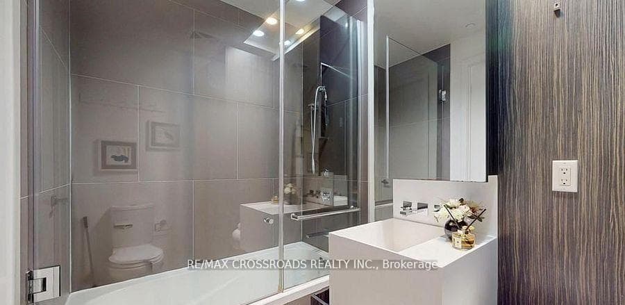 1 Bloor Street Unit 3208 photo 18