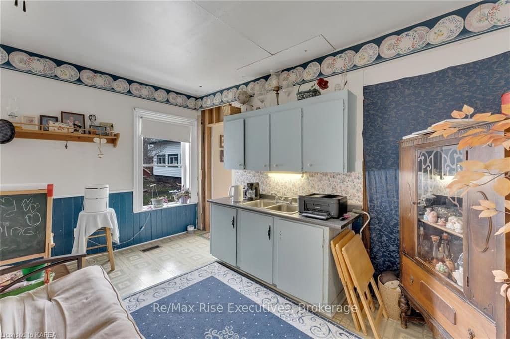 285 THOMAS Street photo 15