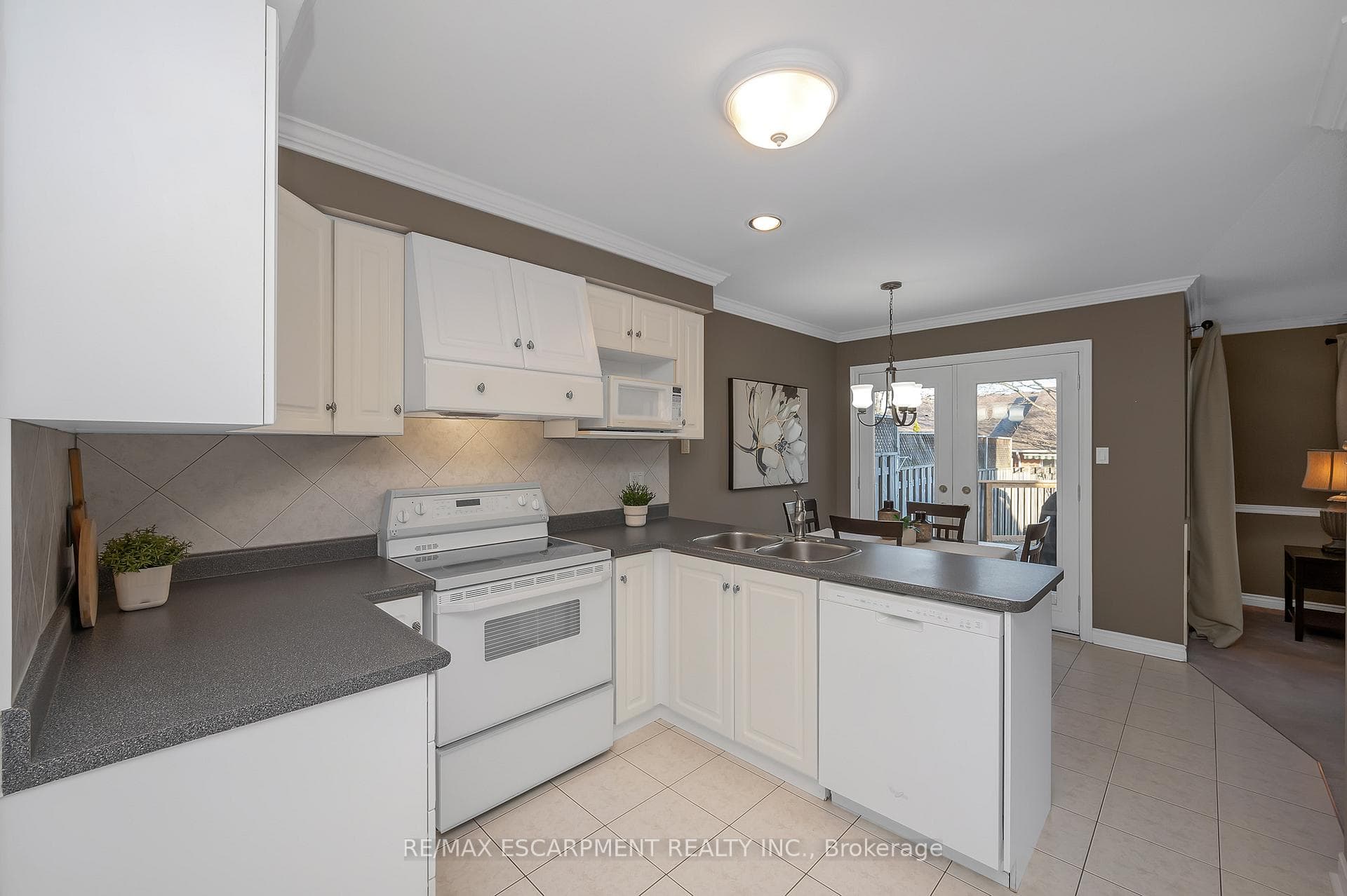 75 BANBURY Drive photo 13