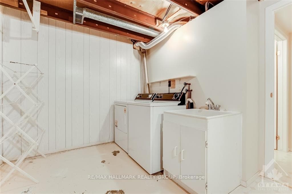 1317 RAINBOW Crescent photo 22