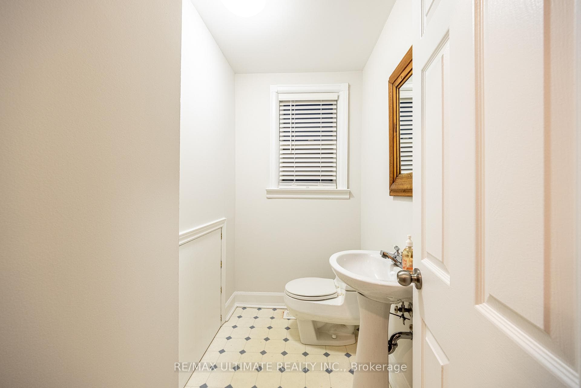 156 Glenvale Boulevard photo 14