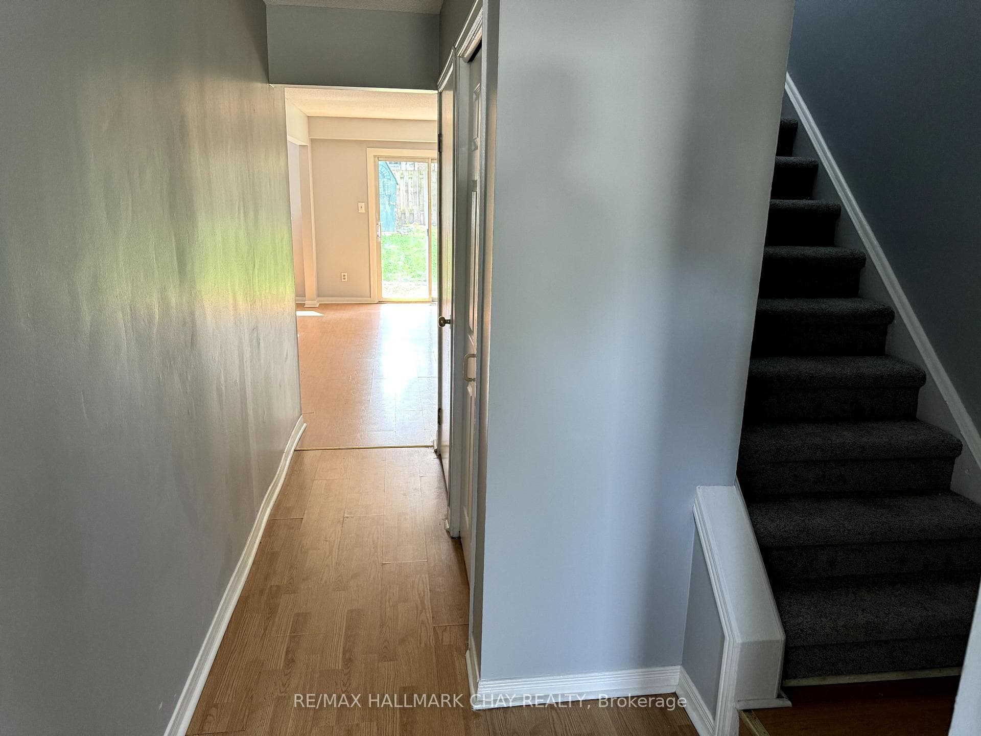 18 Chaucer Crescent photo 5