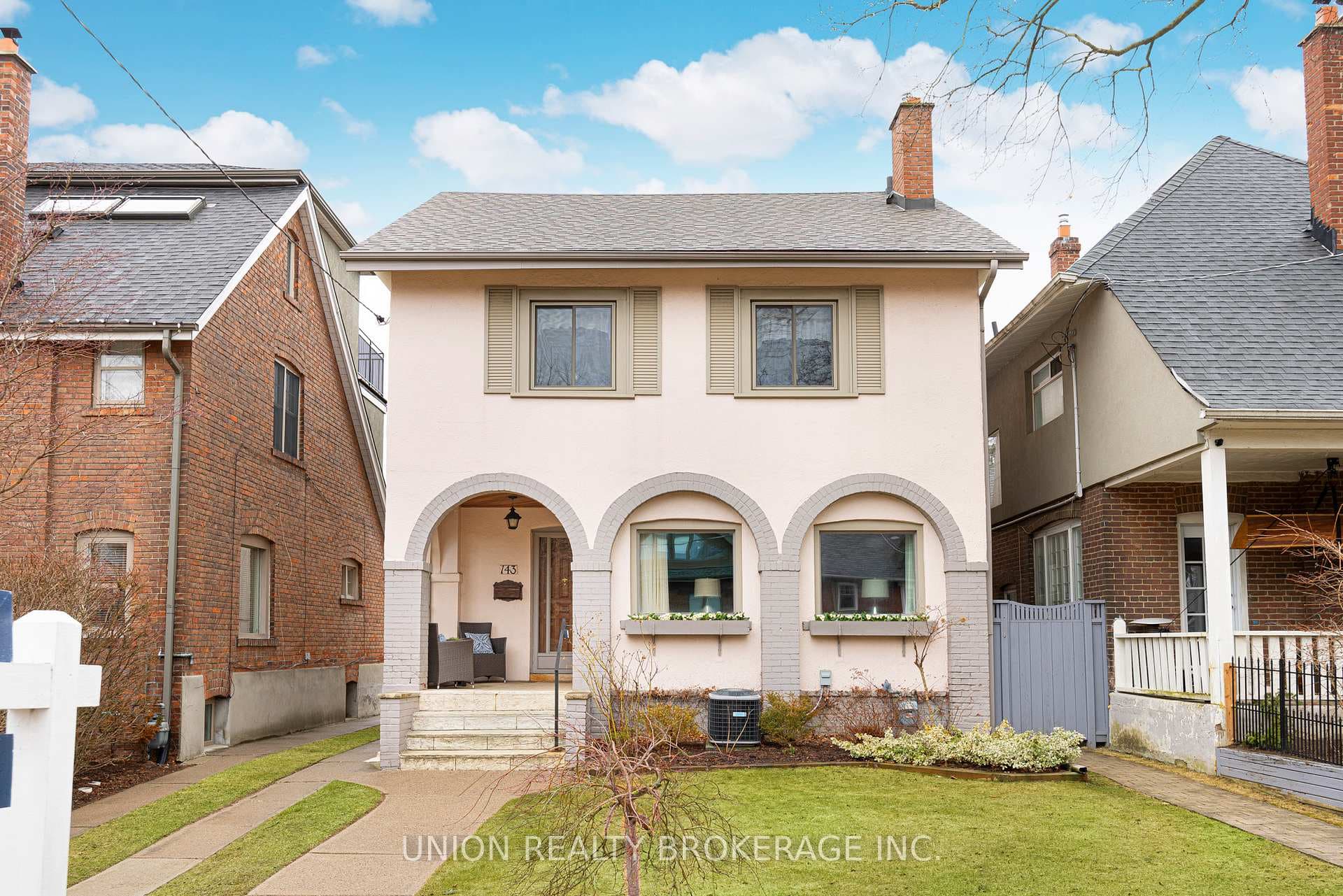 143 Hammersmith Avenue photo 1