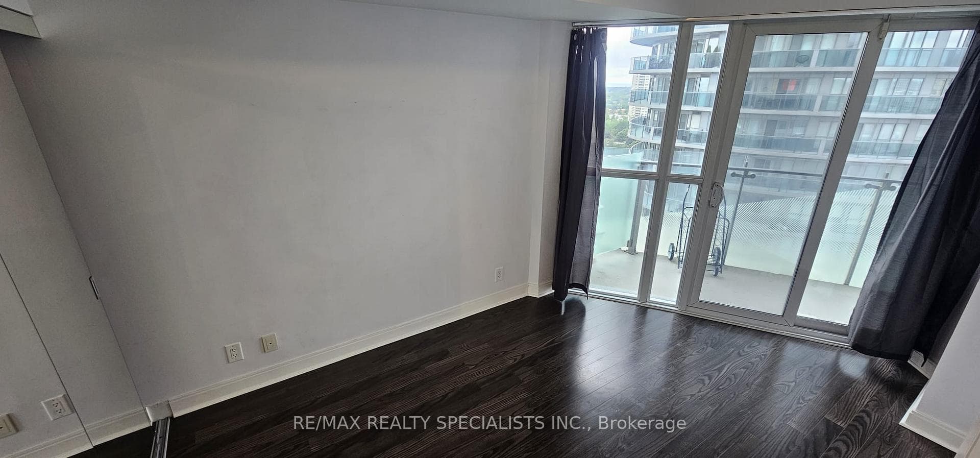 50 Absolute Avenue Unit 1604 photo 5