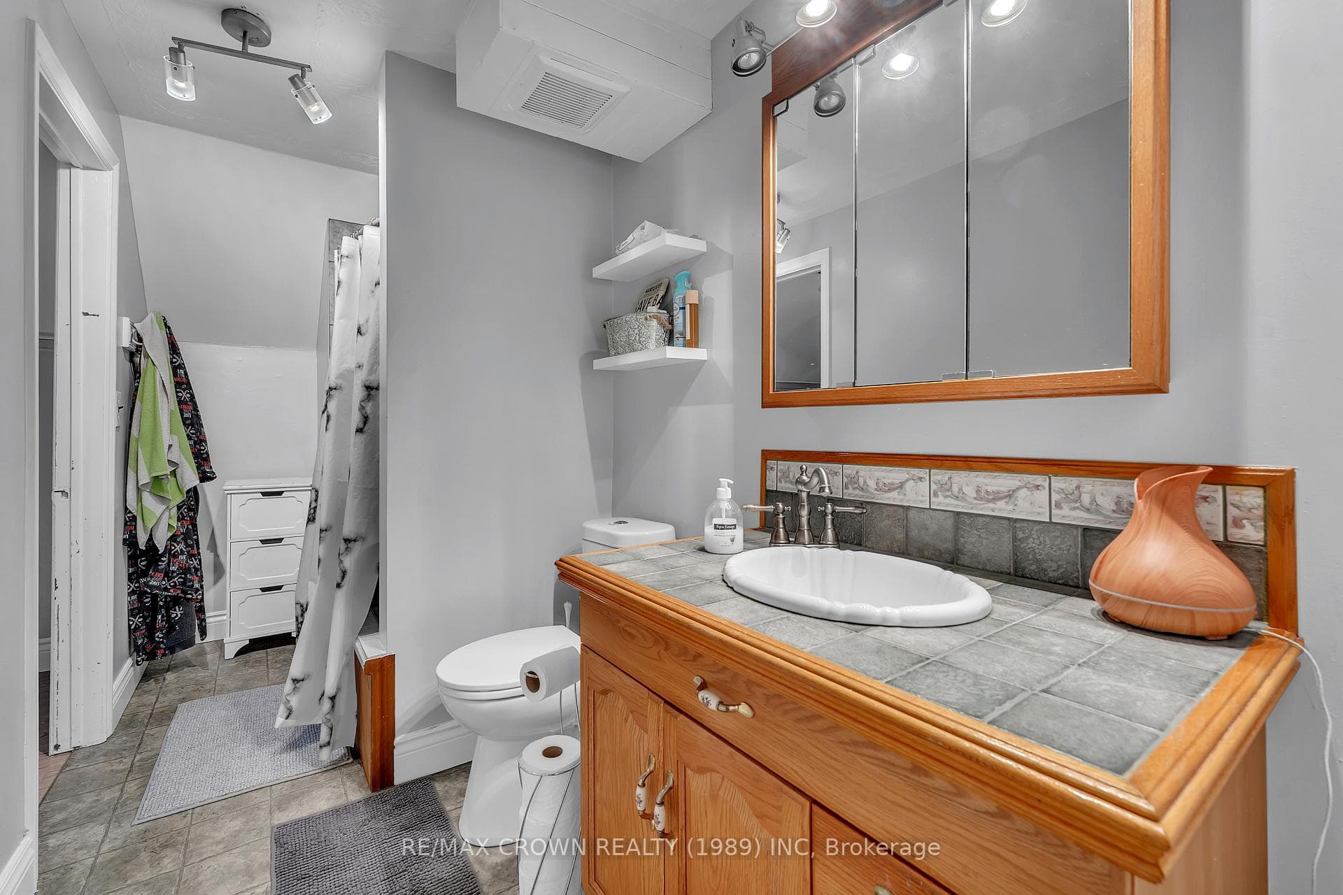 274 Belanger Street photo 16