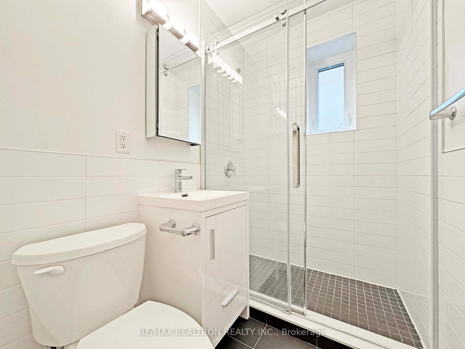 396 Avenue Road Unit 320 photo 7