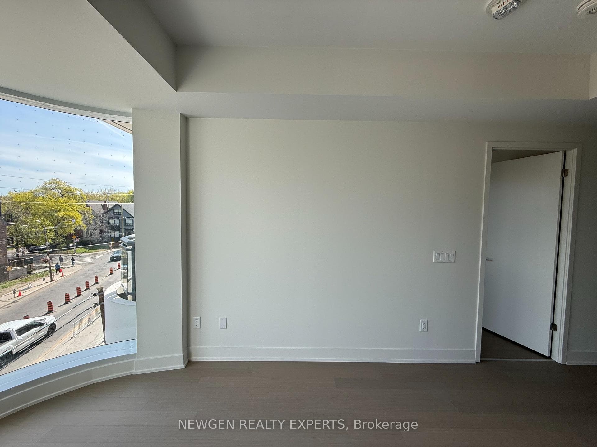 322 Dupont Street Unit 301 photo 8