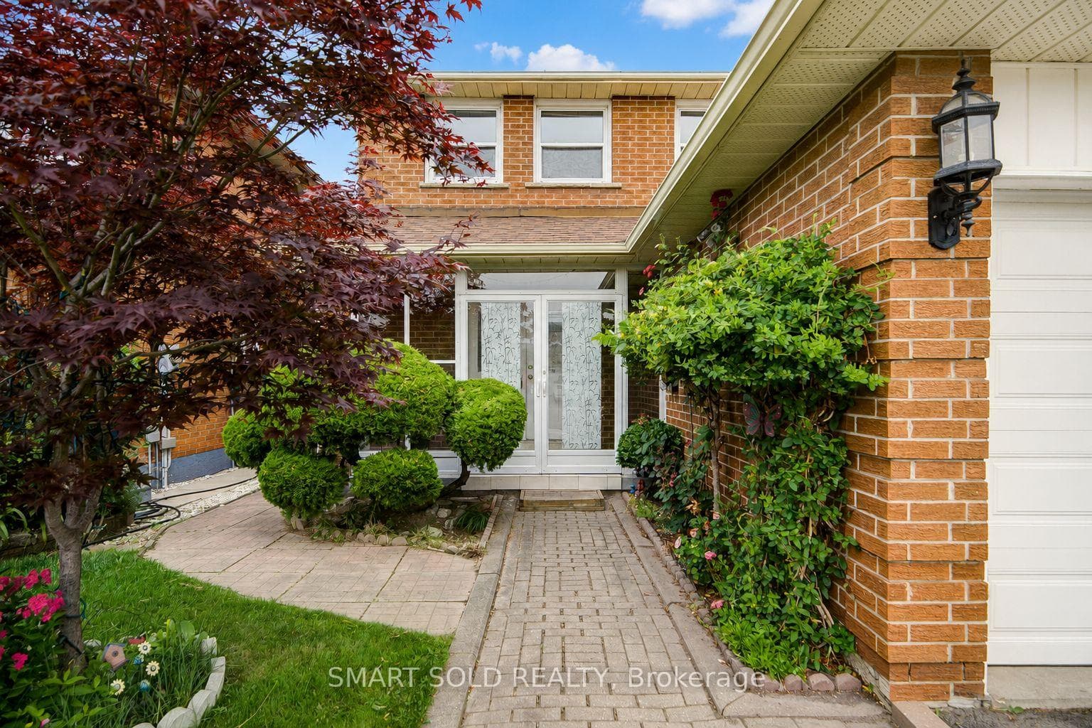 837 Queensbridge Drive photo 3
