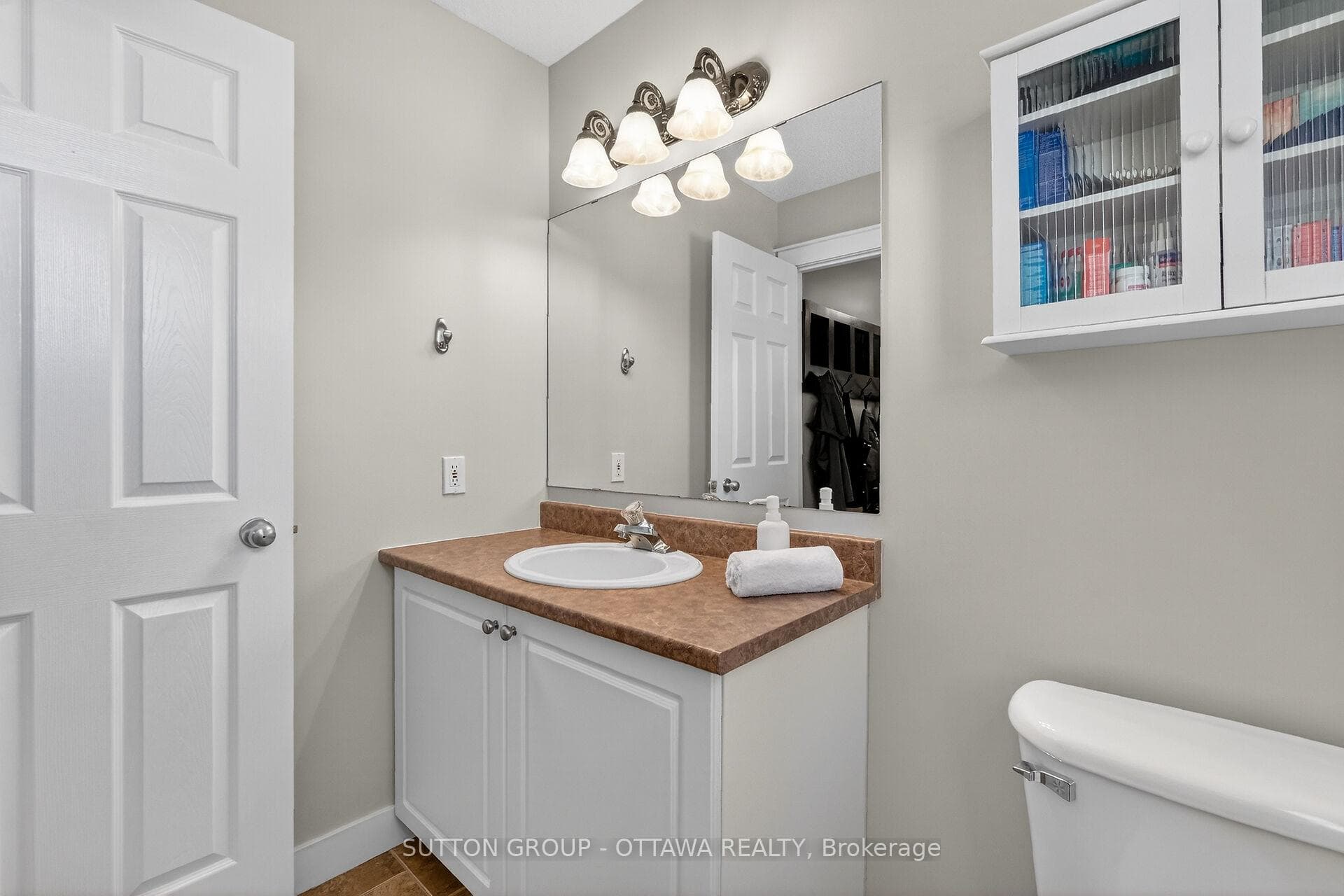 2273 Cecile Crescent photo 22