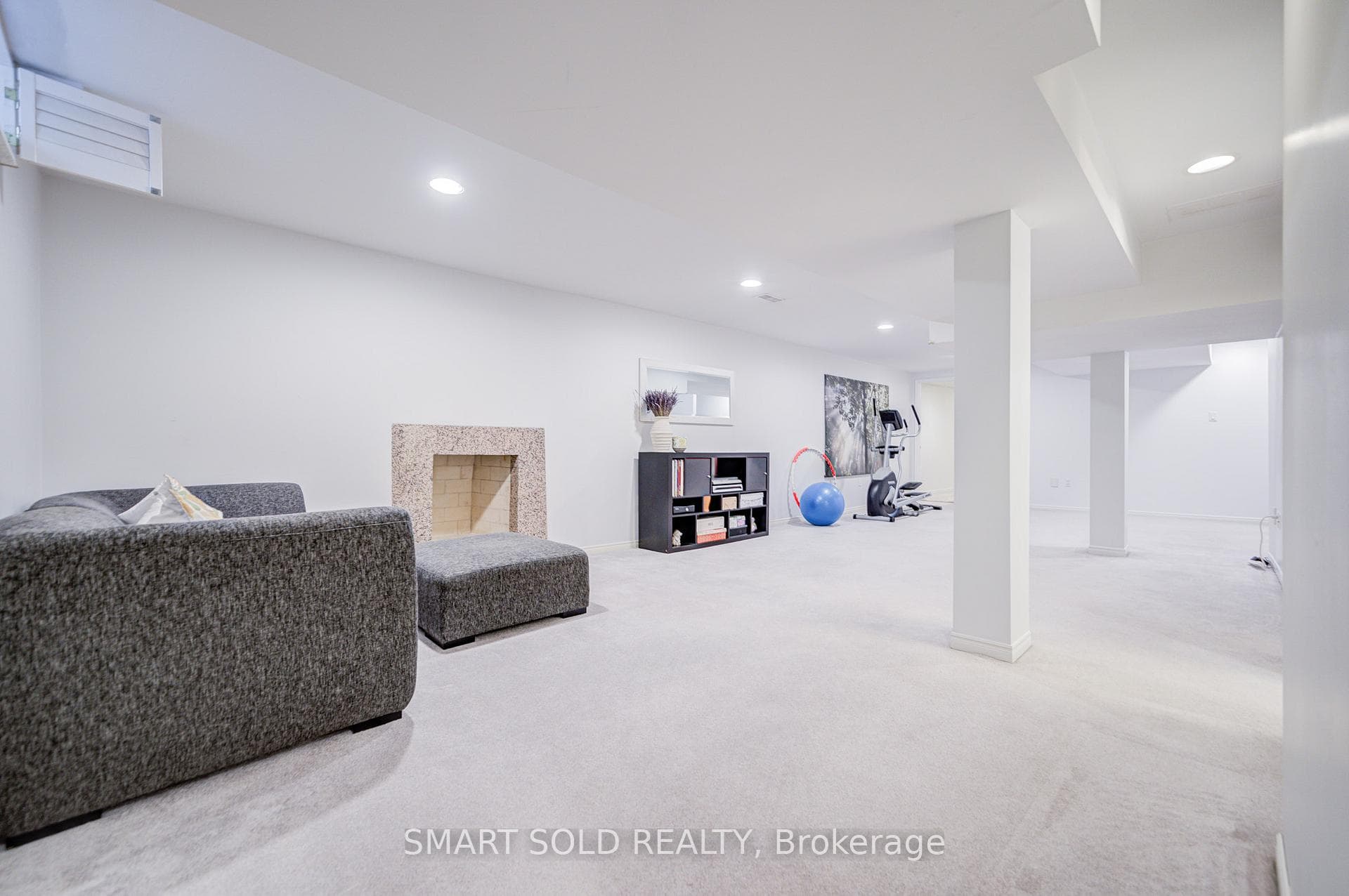 123 Thornway Avenue photo 34