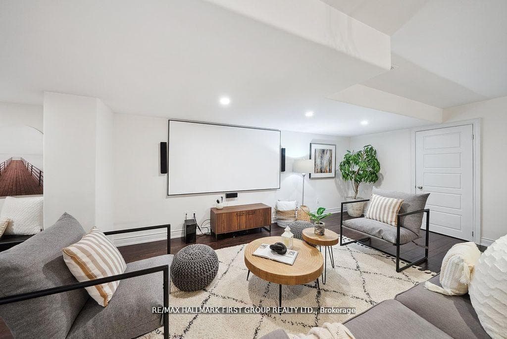 8 Bridges Boulevard photo 34