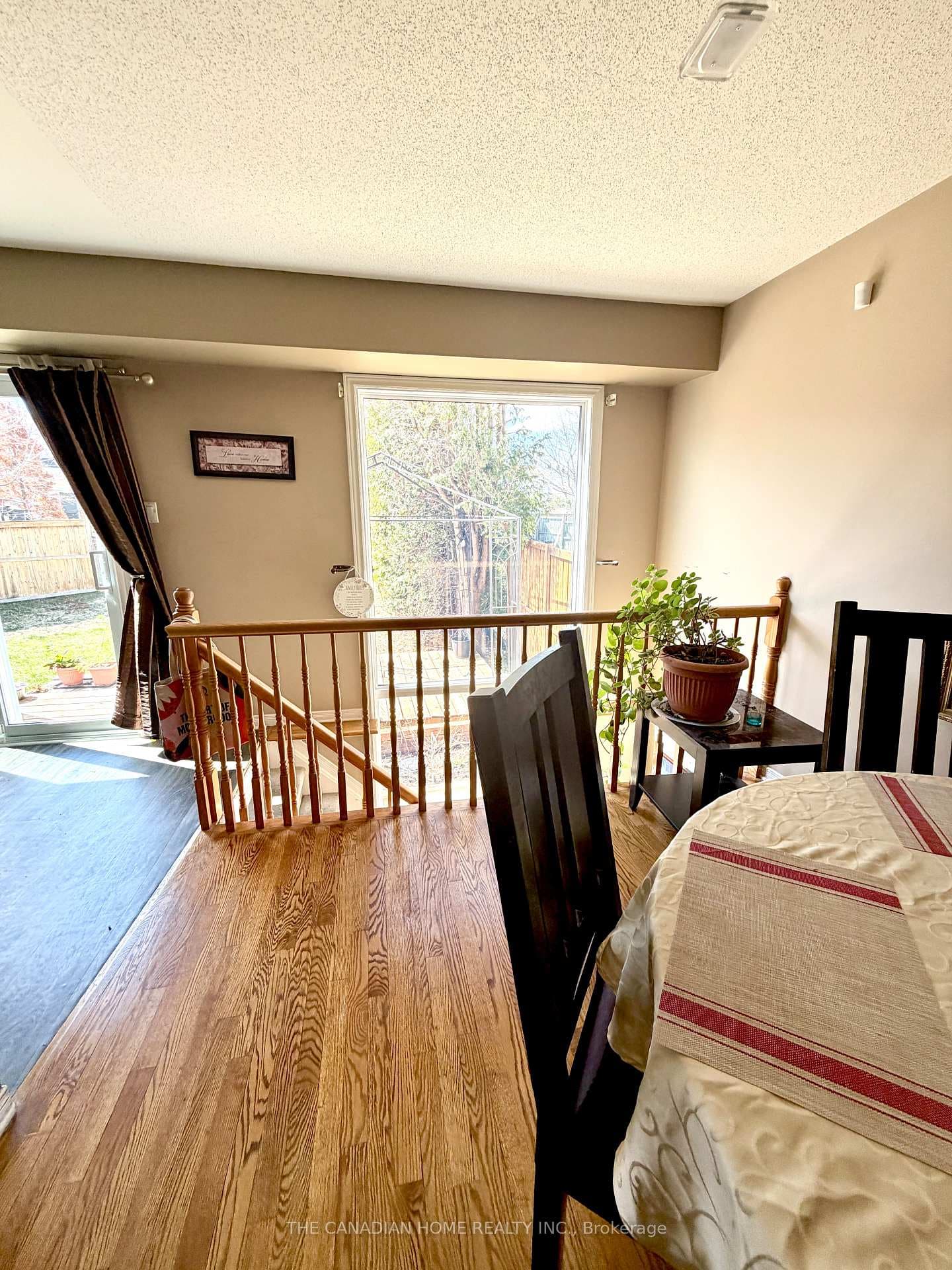 1435 Lynx Crescent photo 7