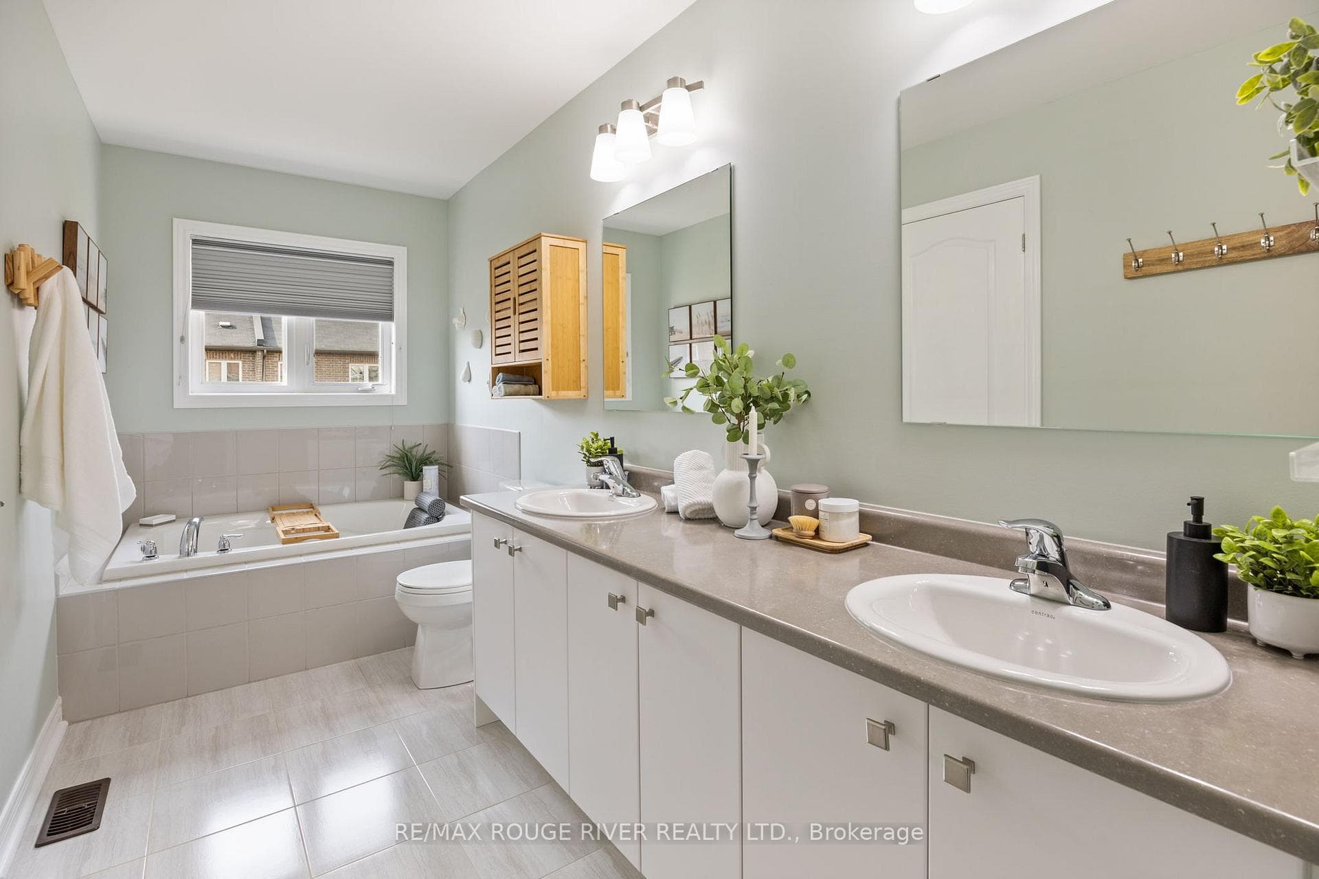 139 Cathedral Drive photo 25