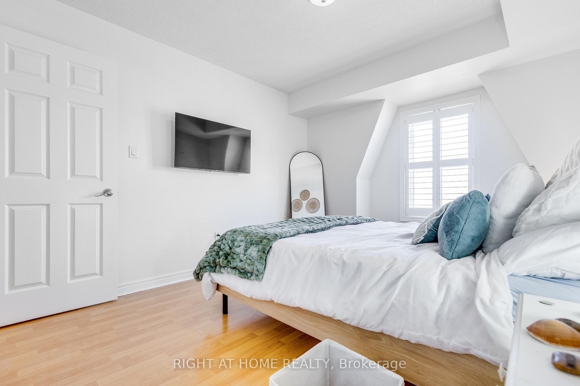 312 John Street Unit 331 photo 25