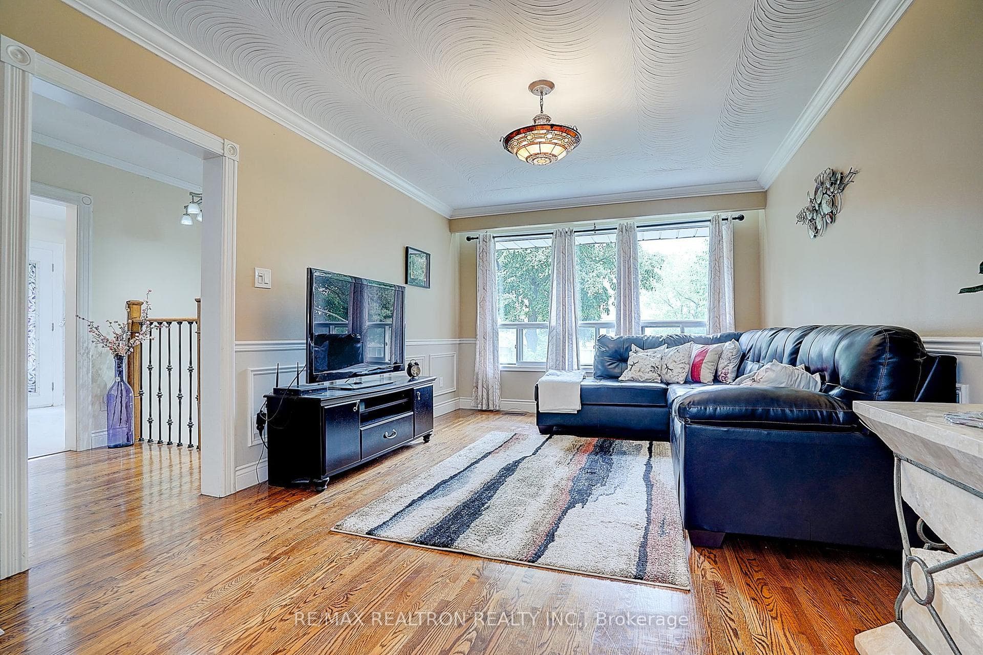 583 Pinewood Street photo 9