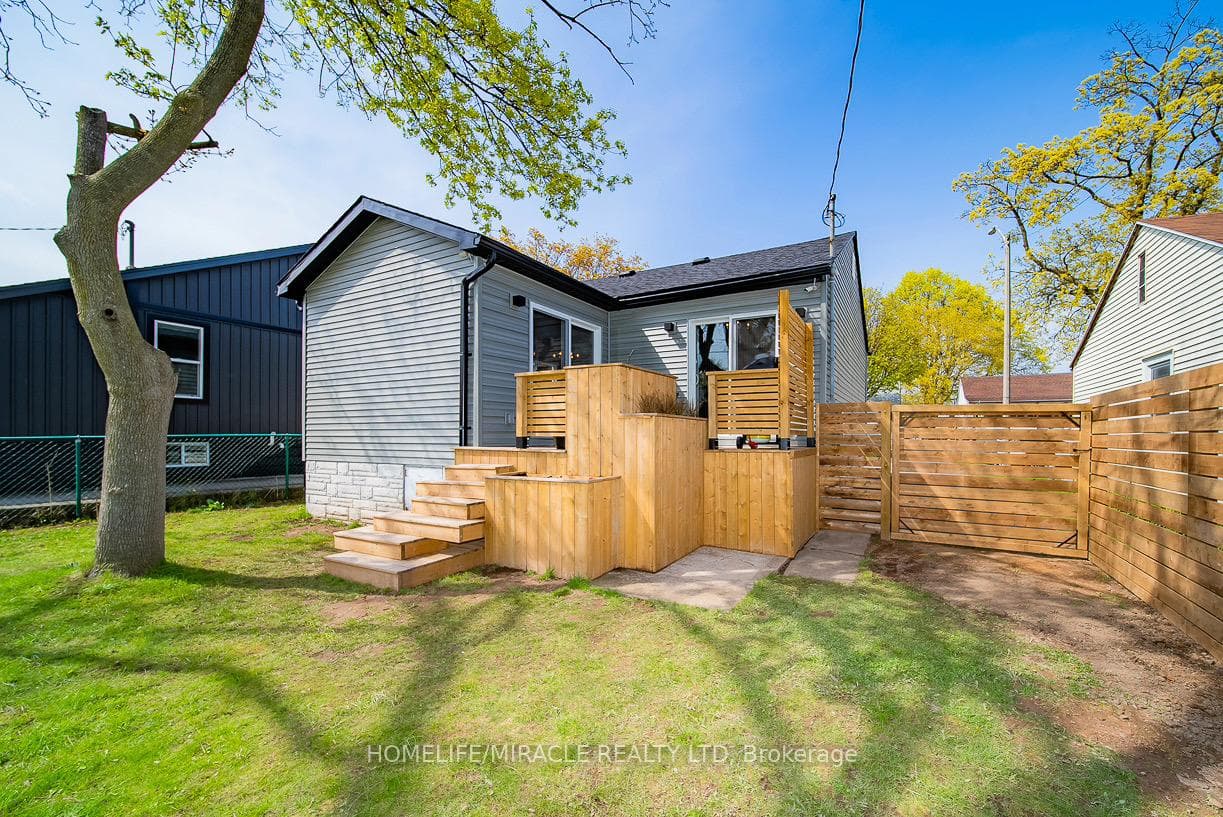 6238 Churchill Street photo 8