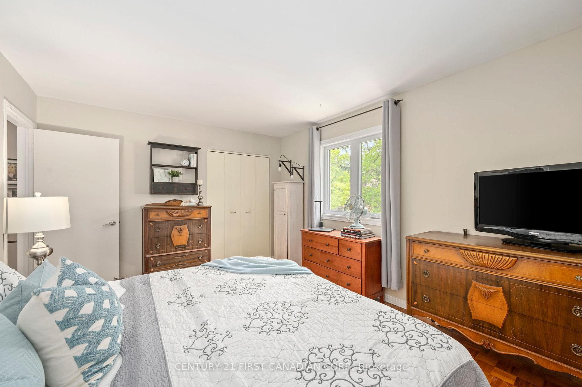 229 Millbank Drive photo 16