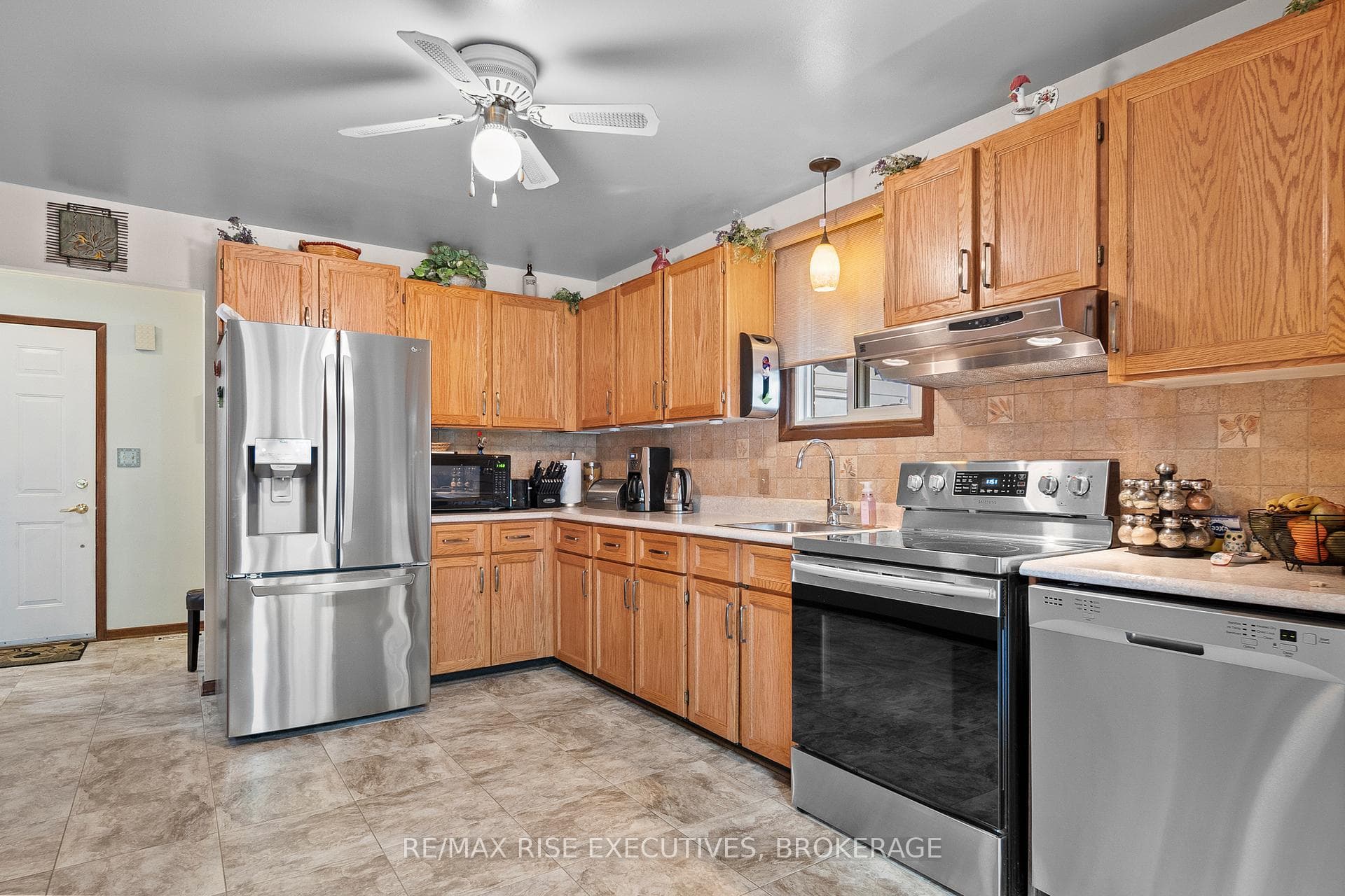 127 Nicholson Crescent photo 13