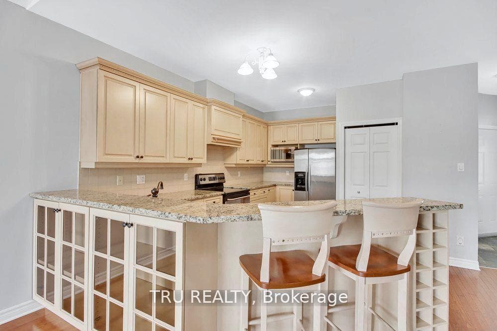 108 Villageview Private photo 9