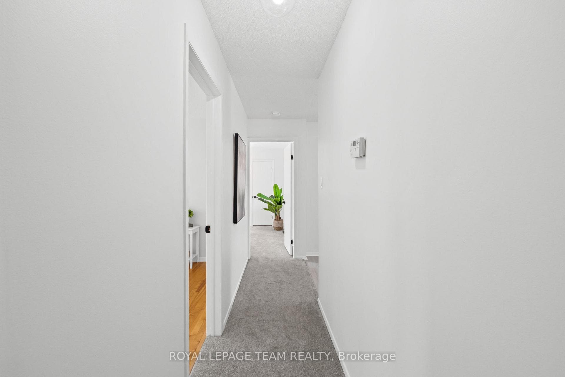 Hallway to the bedrooms