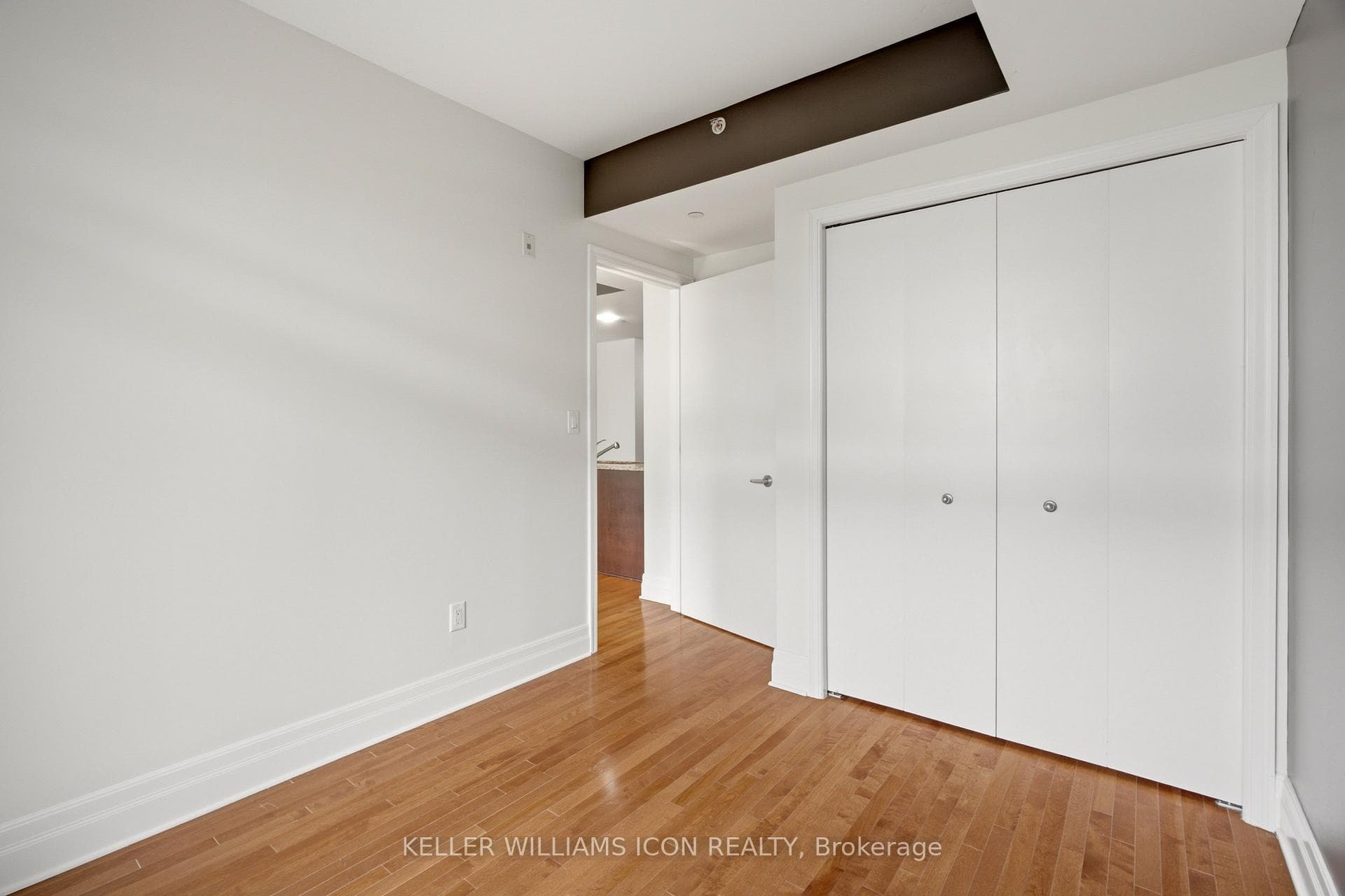950 Marguerite Avenue Unit 213 photo 18