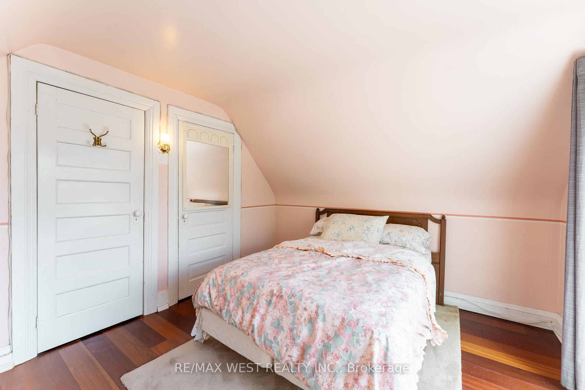 101 Grenadier Road photo 29
