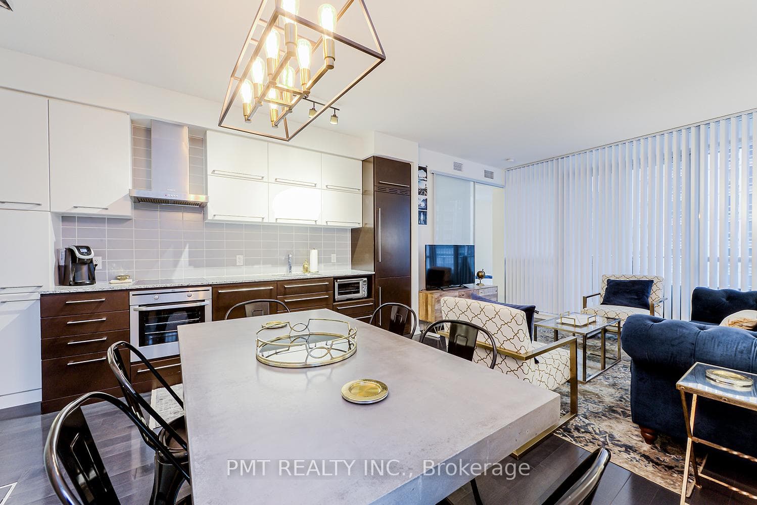 770 Bay Street Unit 606 photo 6
