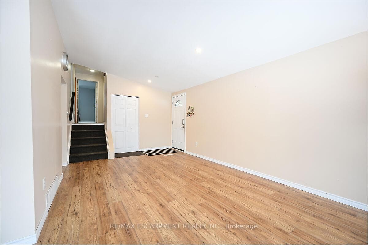 105 Lilacside Drive photo 10