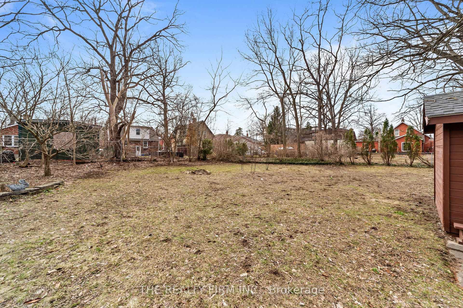 15 Mayfair Drive photo 16
