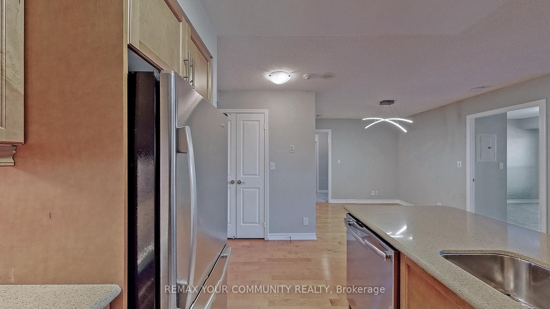 18 Harding Boulevard Unit 323 photo 14