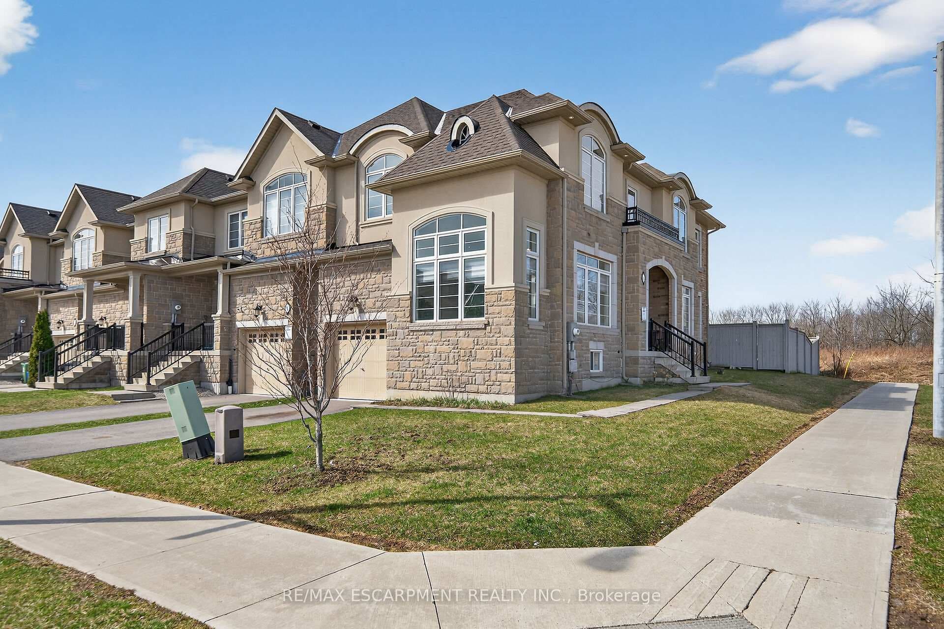 140 Robertson Road photo 1